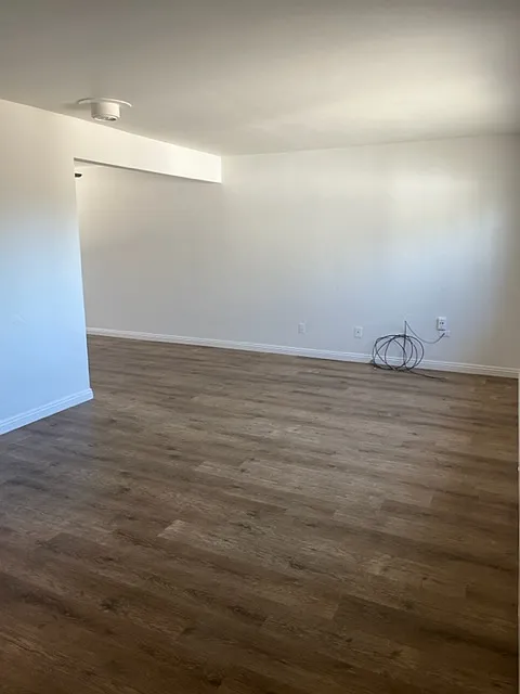 563 Emory St — Photo 2