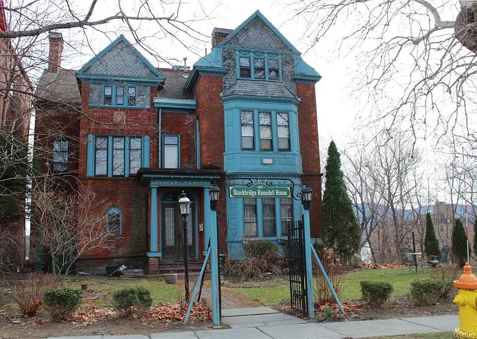 1st image of 158 Montgomery St