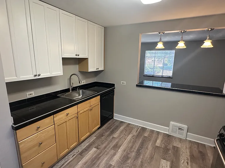 2601 S Lincoln St — Photo 6