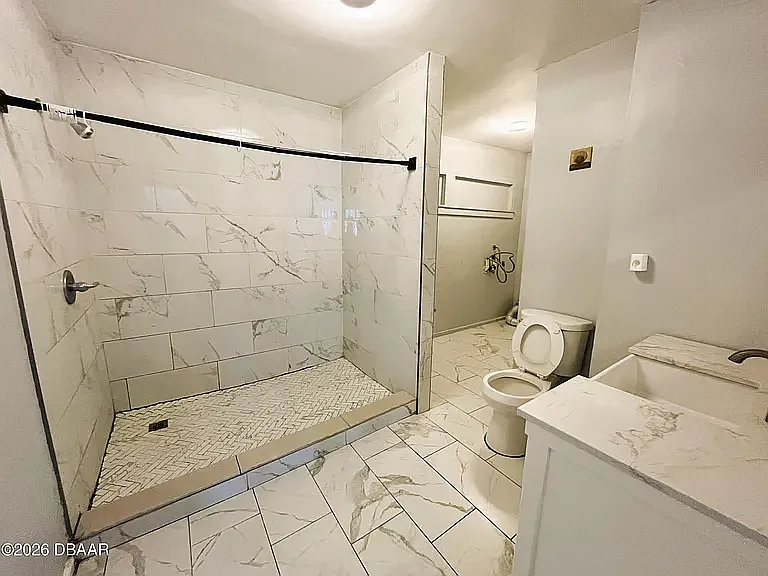 318 Hobart Ave — Photo 11