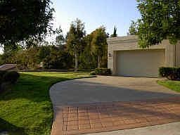 Raised location next to greenbelt. Large yard!