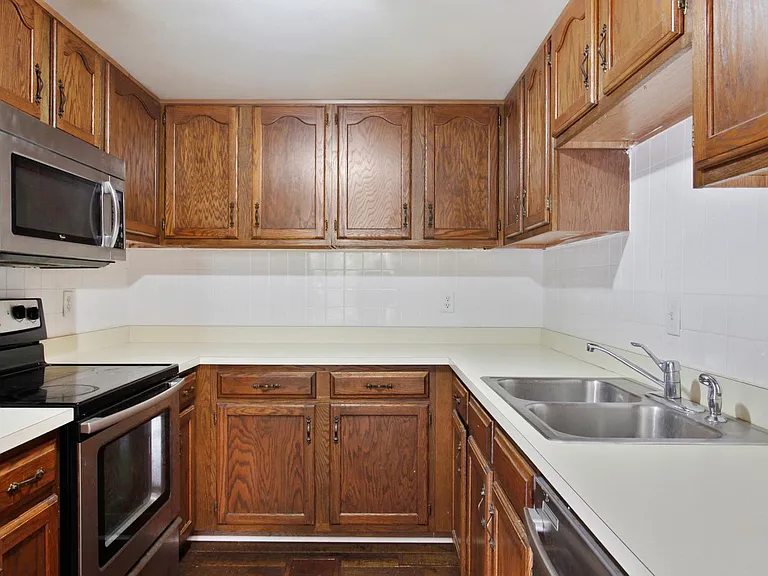 321 Abercorn St #103 — Photo 5