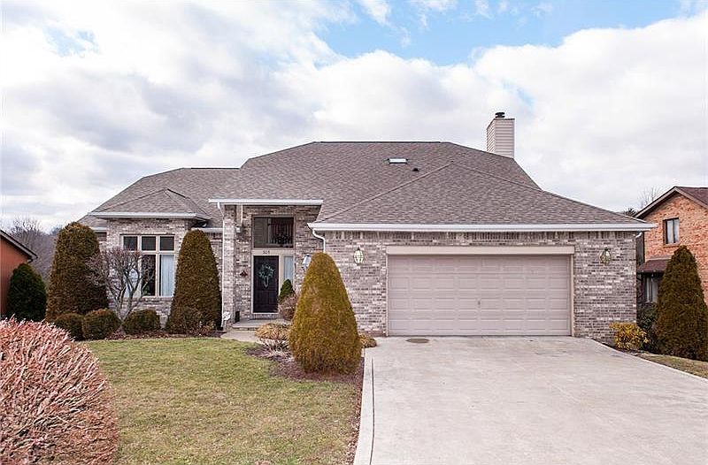 1st image of 305 Bridlewood Dr