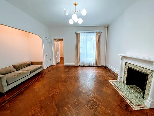 Rented by R New York | media 25