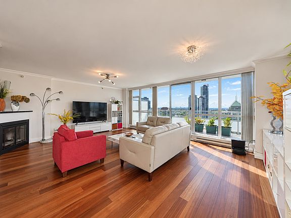 2nd image of 4400 Buchanan St #2701