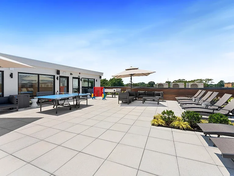 27 3rd Ave — Photo 48