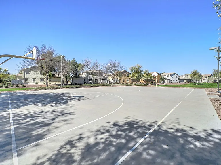 2143 W Marconi Ave — Photo 37