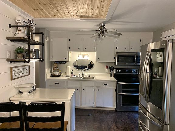 5th image of 107 Waldwick Farm Cir