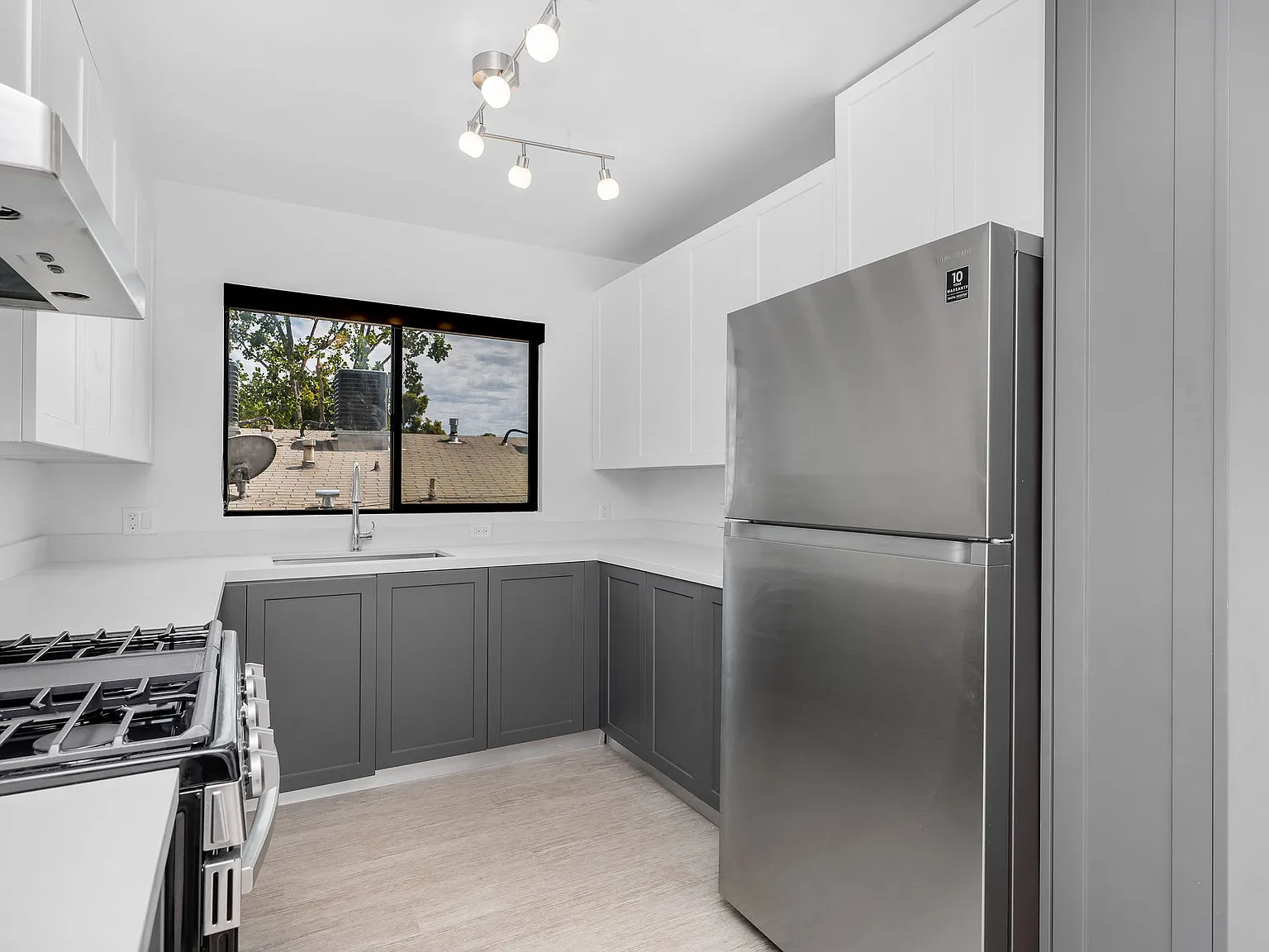 1 bed, 800 sqft, $2,367 — Photo 3