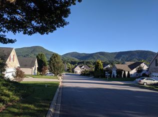 56 Rolling Meadow Rd, Fletcher, NC 28732