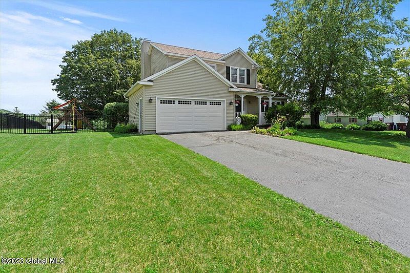 2nd image of 35 Francis Drive