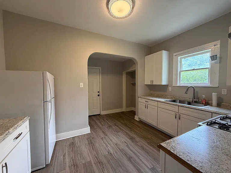 232 Regina St #1 — Photo 12
