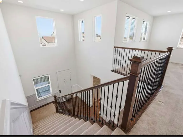 809 Bluestone Dr — Photo 3