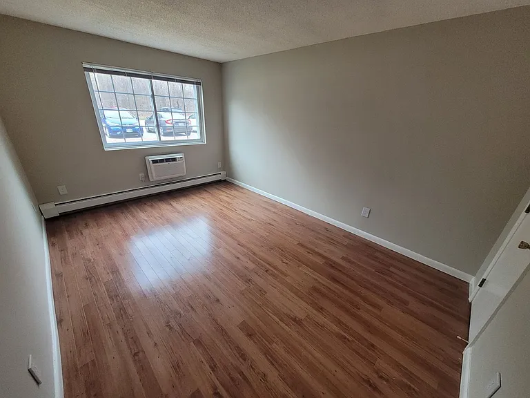 377 Huse Rd #3 — Photo 5