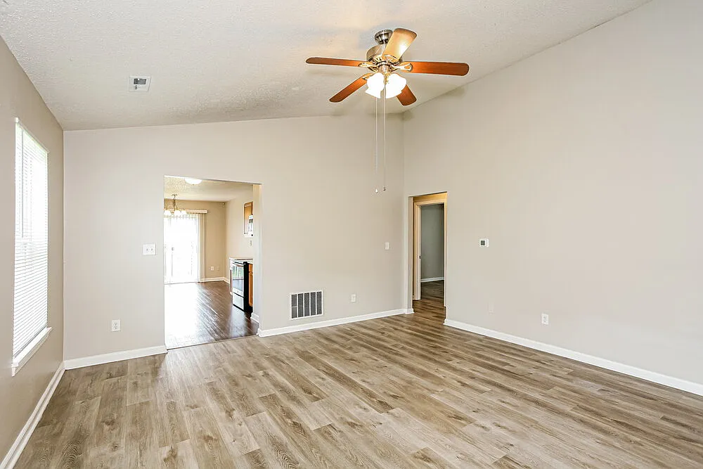 3 bed, 2.0 bath, 1222 sqft, $1,825 — Photo 4