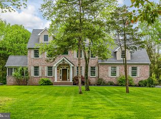 16 Glenwood Dr, Pennington, NJ 08534