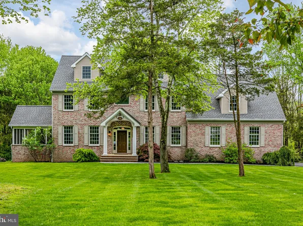 16 Glenwood Dr, Pennington, NJ 08534