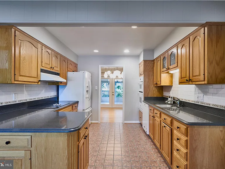 2403 Arrow Park Dr — Photo 4