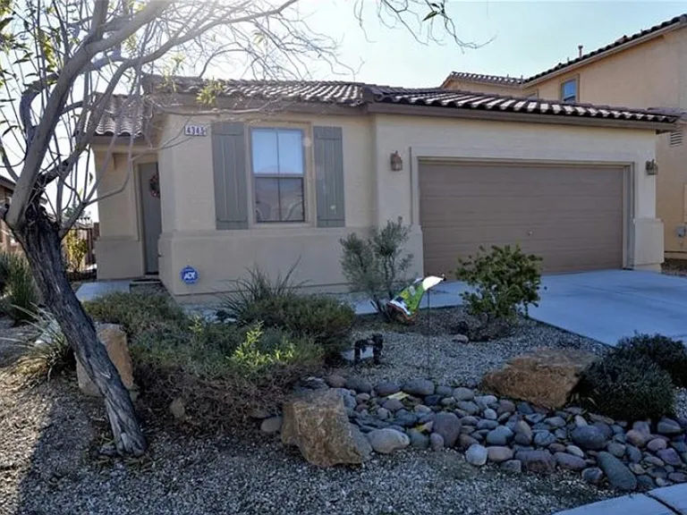 4345 Haven Point Ave — Photo 1