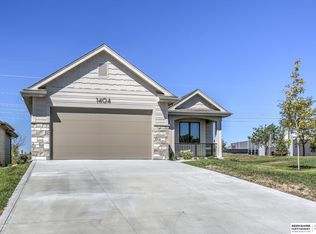 1404 S 200 Avenue Cir, Omaha, NE 68130