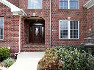 329 Foxtail Rd, Versailles, KY 40383