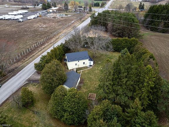 3rd image of 18 McGill Rd