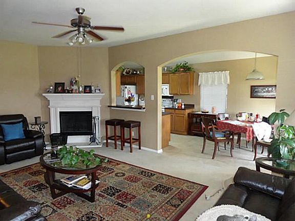 4th image of 203 Angelina Dr