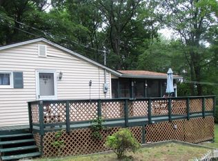 252 Doolan Rd, Dingmans Ferry, PA 18328