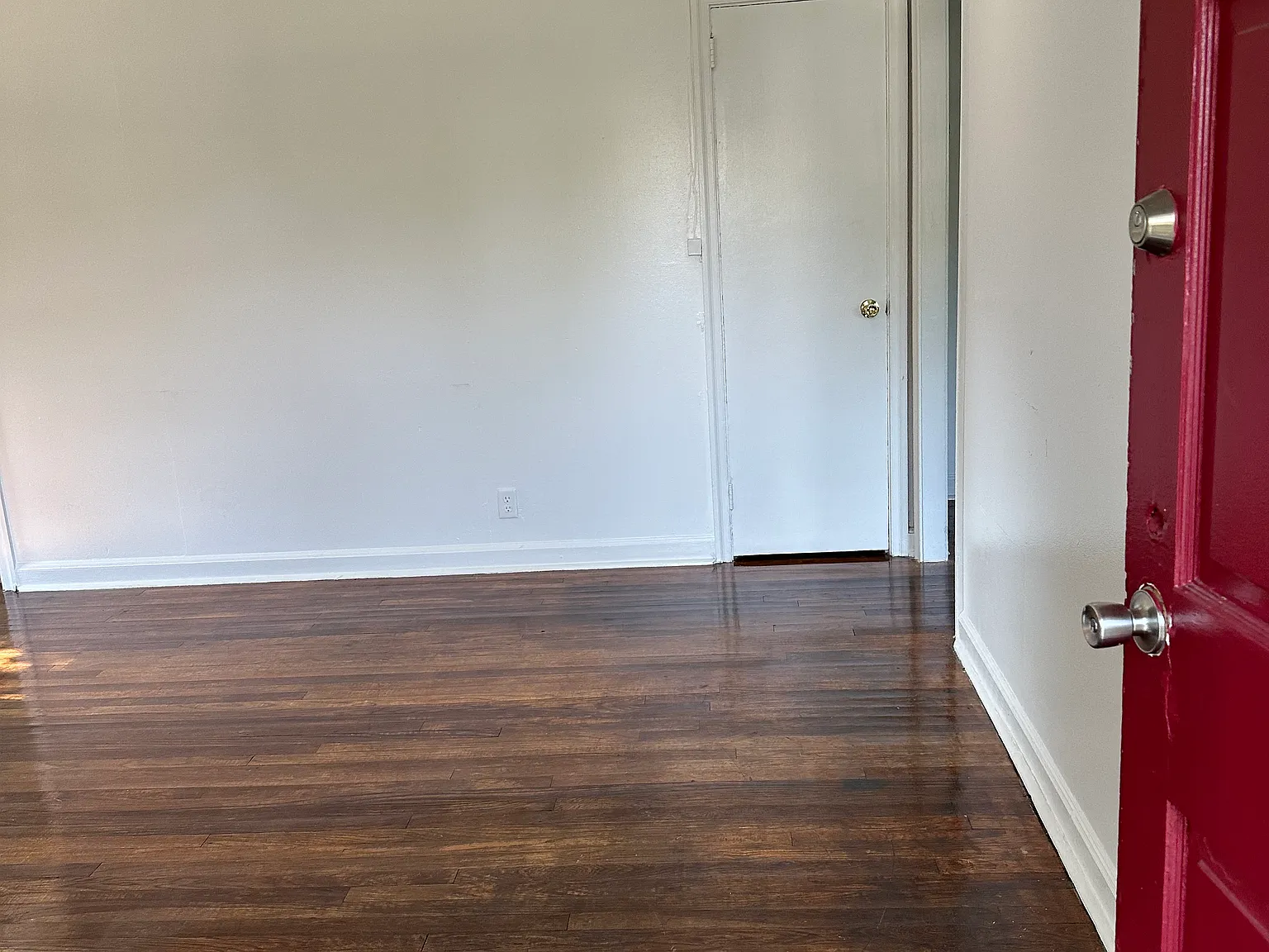1600 E University St — Photo 2