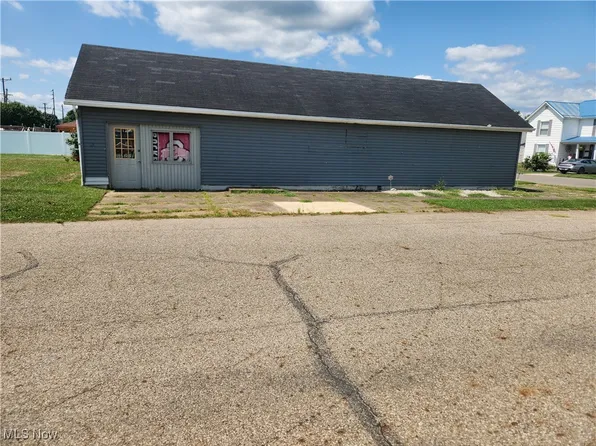 325 E 4th St, West Lafayette, OH 43845