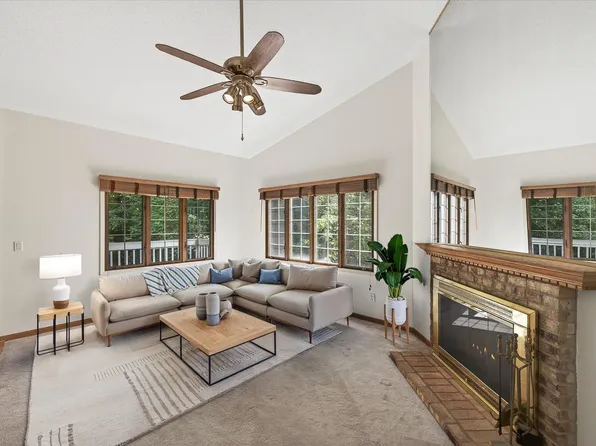 3551 Blue Jay Way APT 201, Eagan, MN 55123