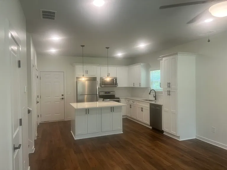 2100 Airport Rd — Photo 2