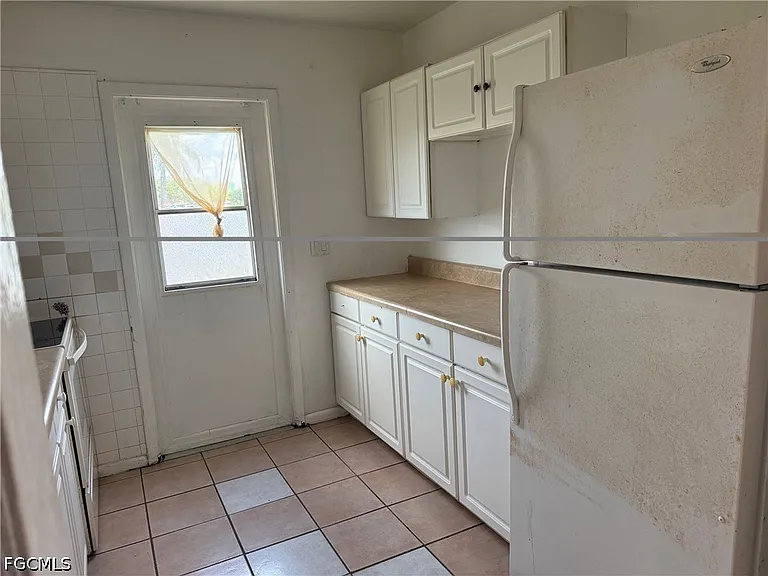 1131 S Loop Blvd — Photo 4