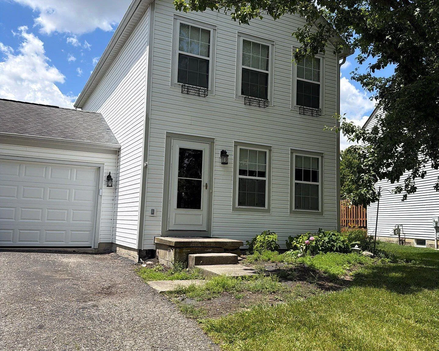 3 bed, 2.0 bath, 1224 sqft, $2,199 — Photo 2