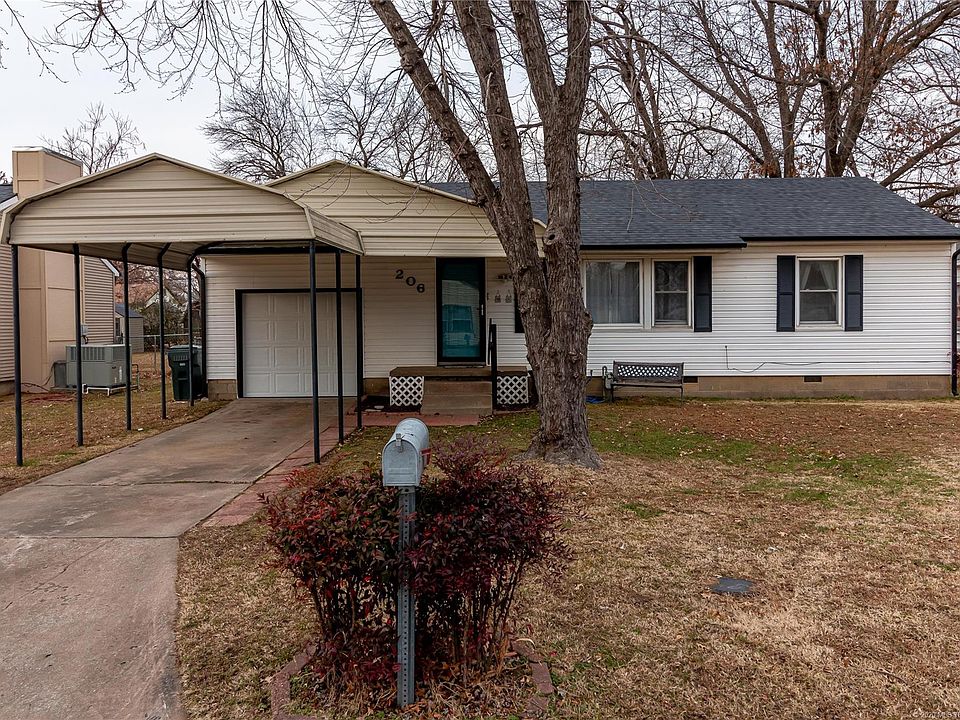 1st image of 206 E 12th Pl