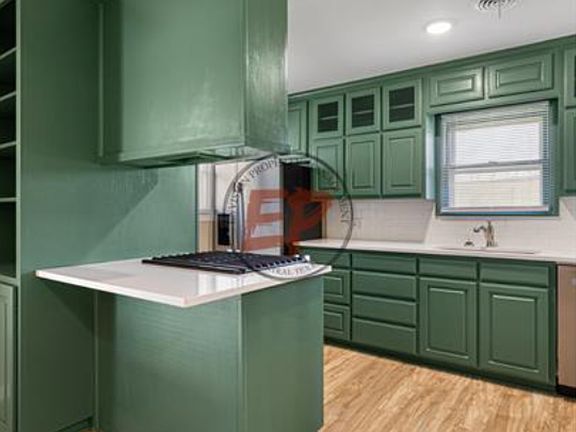 5th image of 817 Lawrence Dr