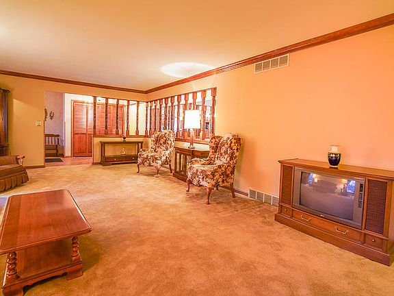 3rd image of 8128 N 51st St