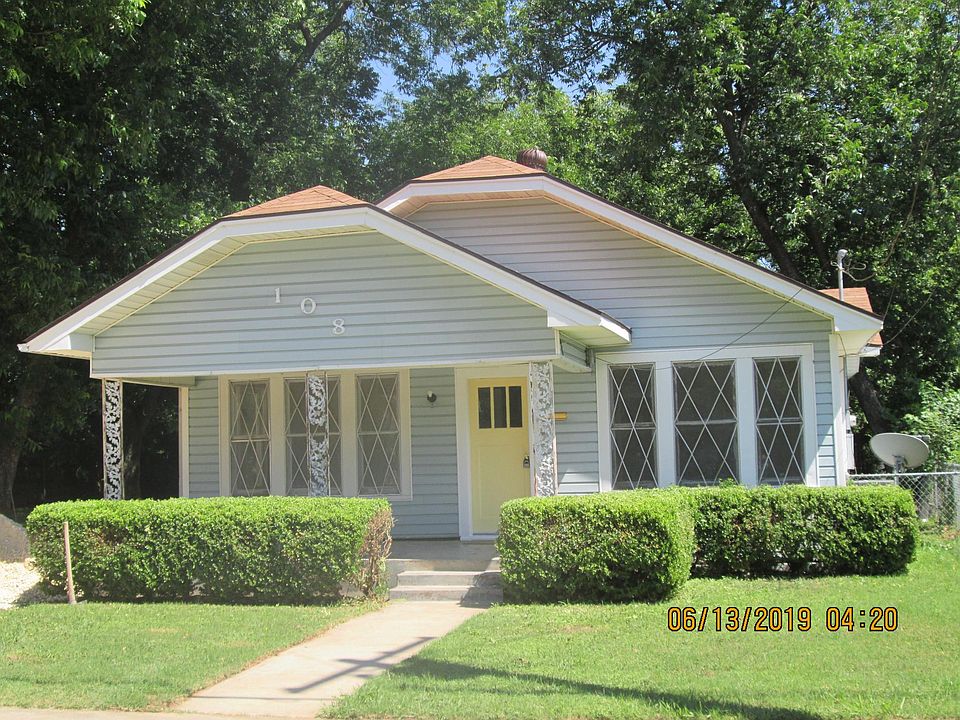 1st image of 108 E Lone Star Ave