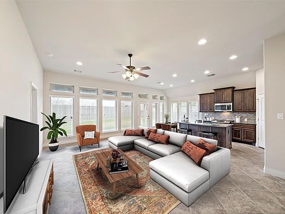 3rd image of 89 Ivy Croft Ct