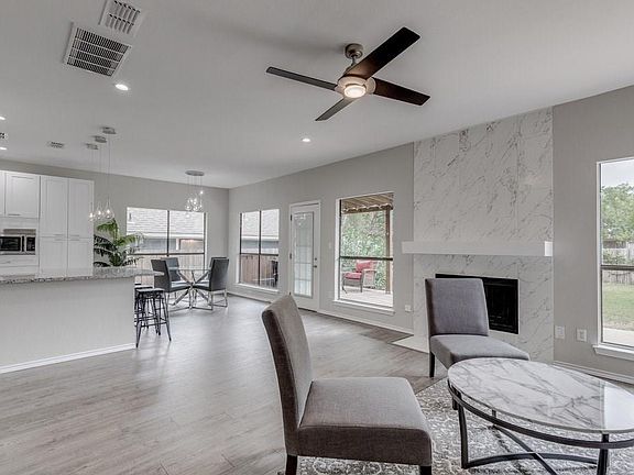 5th image of 1806 Parkwood Dr