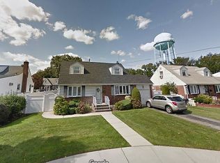 227 Lincoln Pl, Franklin Square, NY 11010