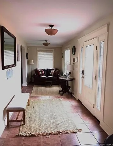 6 bed, 3.0 bath, 2200 sqft, $5,000 — Photo 2