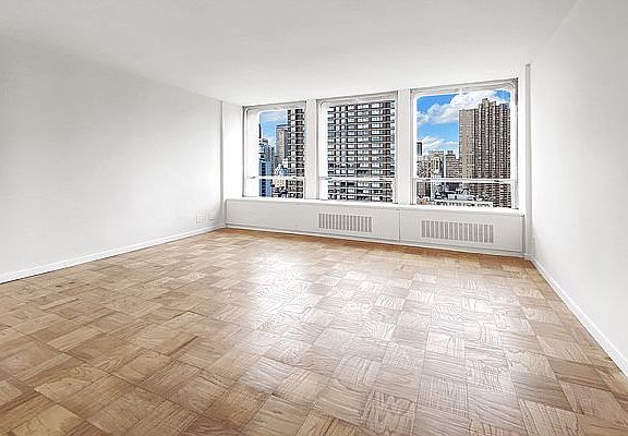 3rd image of 300 E 33rd St APT 21F