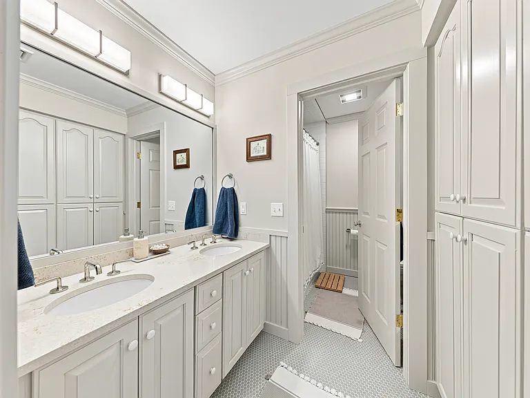 11 Belaire Dr — Photo 17