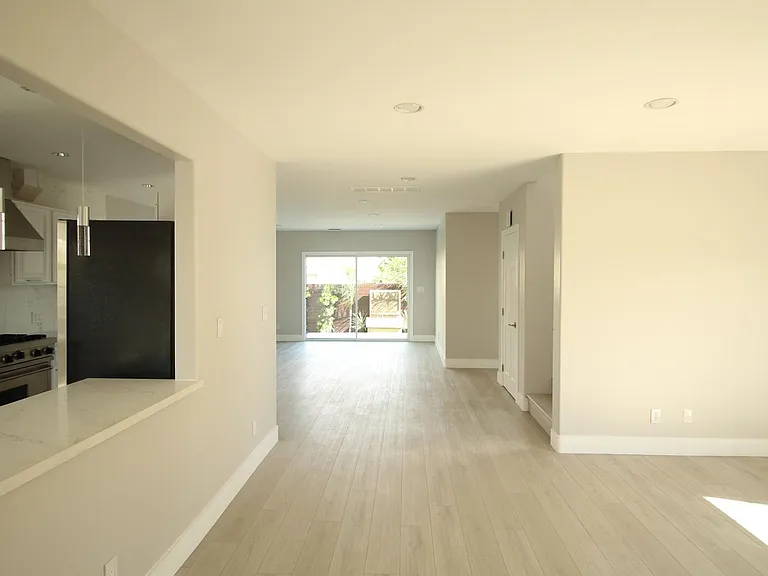 832 Rose Ave — Photo 16