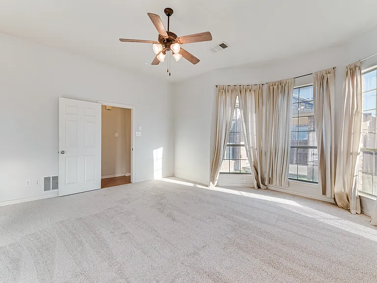 2517 Indian Hills Dr — Photo 5