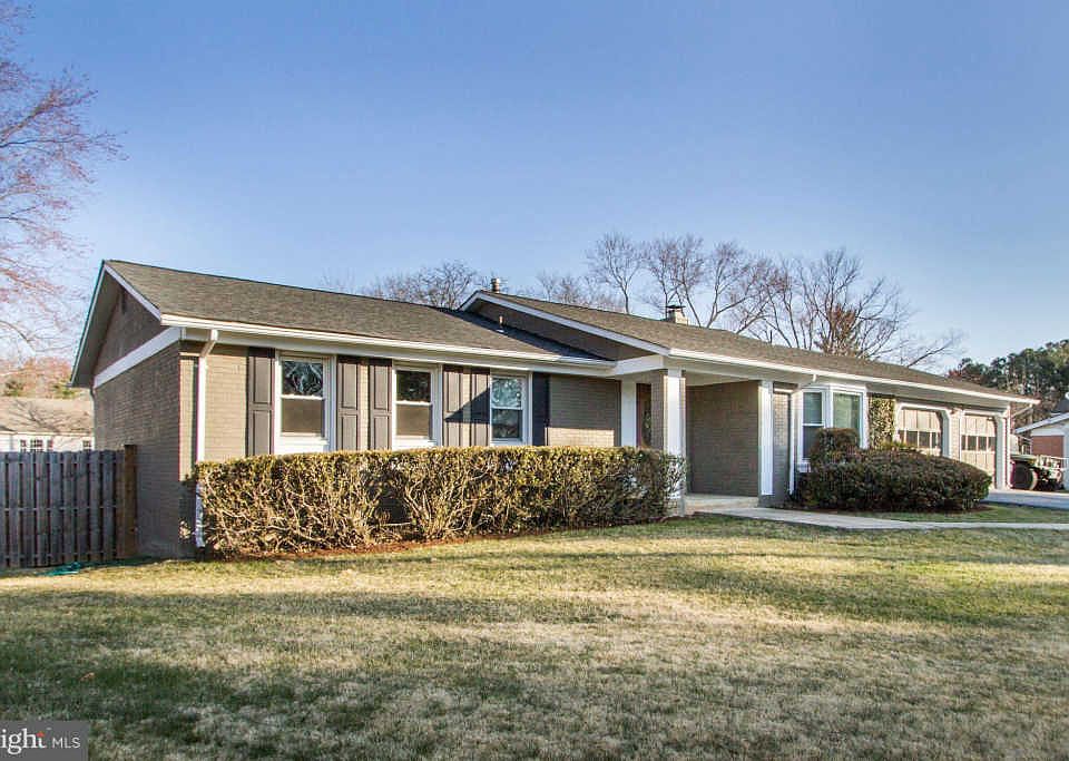 2nd image of 5 Waterway Ct