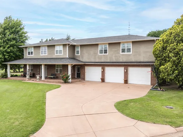 612 Holmes St, Kiowa, KS 67070