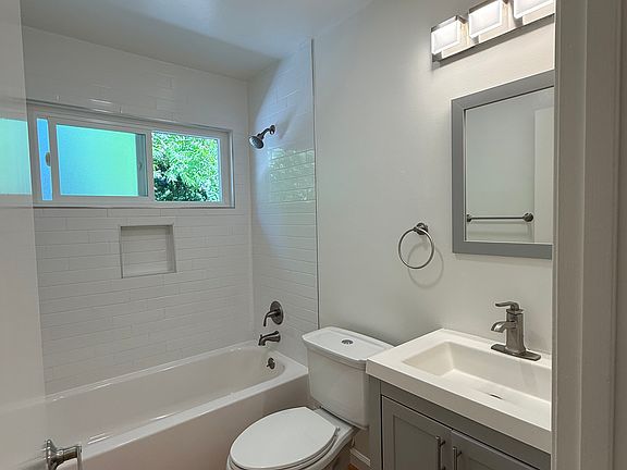 4th image of 948 Rose Ave #956