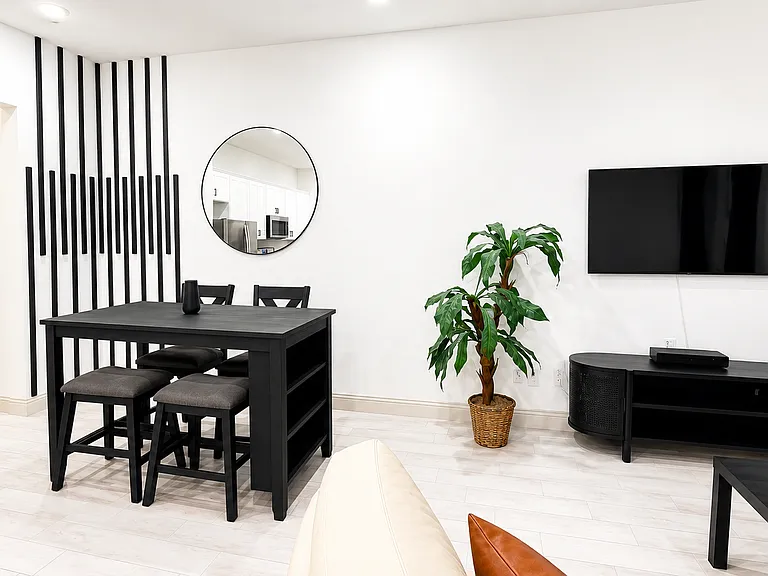 6137 Blythe Dr — Photo 3